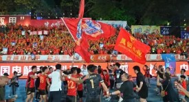 曼联遭遇巴萨三球完胜：拉什福德受罚，亚马尔缺席，红魔少年锋线调整